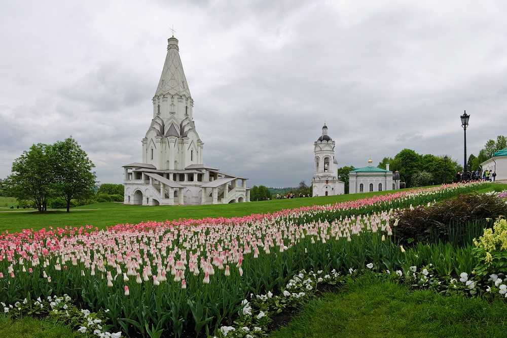 Парк Церковь весной