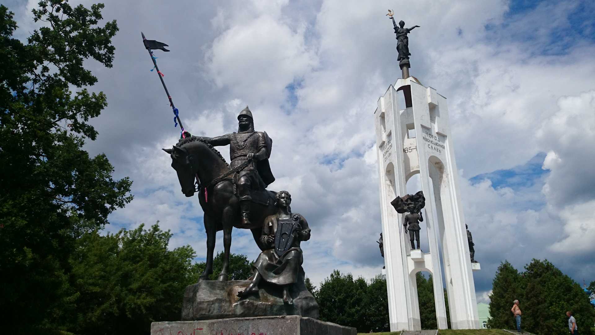 Памятник Пересвету Покровская гора Брянск
