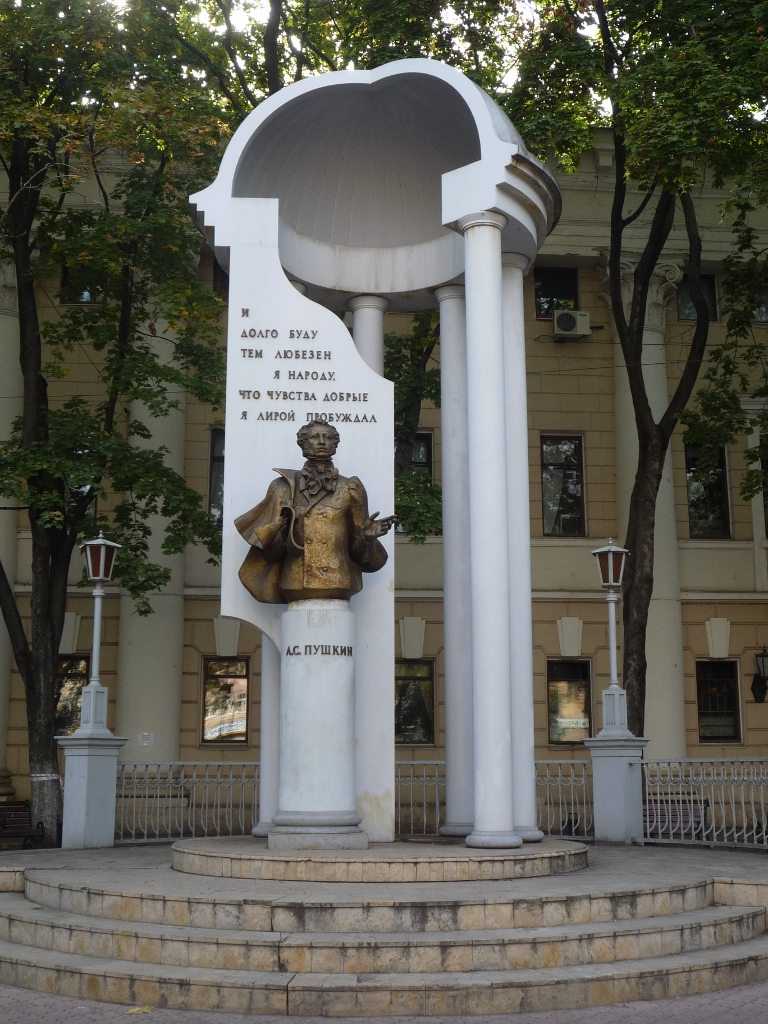 Памятники города воронеж. Достопримечательности и мемориал Воронежа. Памятники города Воронежа. Памятник Пушкину Воронеж. Памятник культуры города Воронеж.