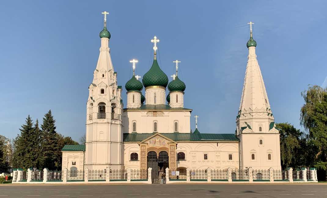 Достопримечательности ярославля за один день самостоятельно. Церковь Ильи пророка Ярославль фото. Достопримечательности Ярославля за 2 дня. Ярославль картинки достопримечательности. Контур достопримечательности в Ярославле Церковь Ильи пророка.