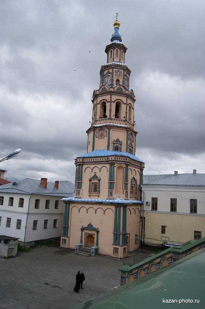 Колокольня петропавловского собора санкт-петербурга. смотровая площадка. фото
