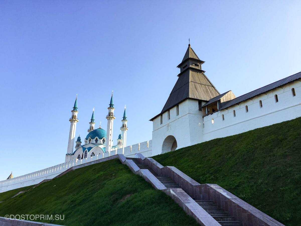 Казанский кремль как добраться. Кремль в Казани ЮНЕСКО. Казанский Кремль ЮНЕСКО год. Кремль Казань днем. Казань объекты для экскурсии.