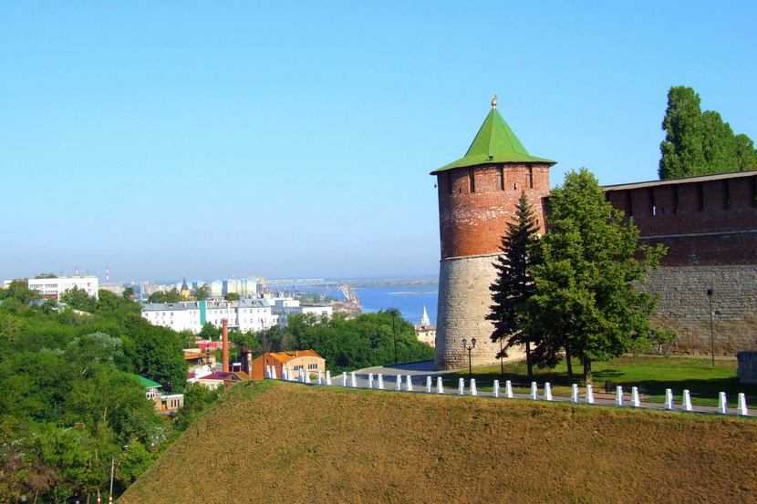 Легенда башни нижегородского кремля. Коромыслова башня Нижний Новгород. Башня Кремля Коромыслова Нижний Новгород. Коромыслова башня Нижегородского Кремля фото. Белая башня Нижний Новгород.