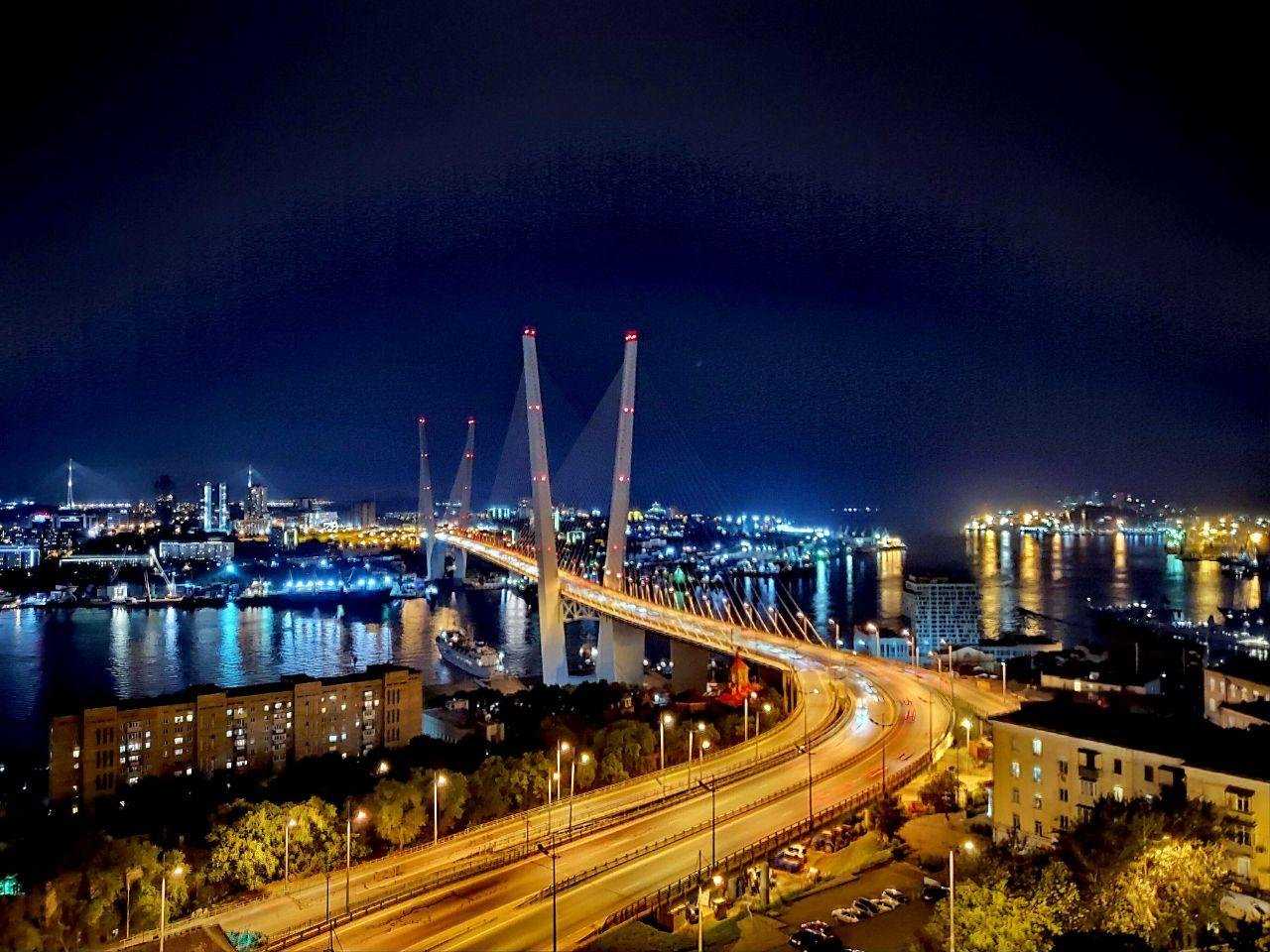 Город владивосток знаешь. Ночной порт Владивосток. Золотой мост Владивосток. Достопримечательности Владивосток 2022.