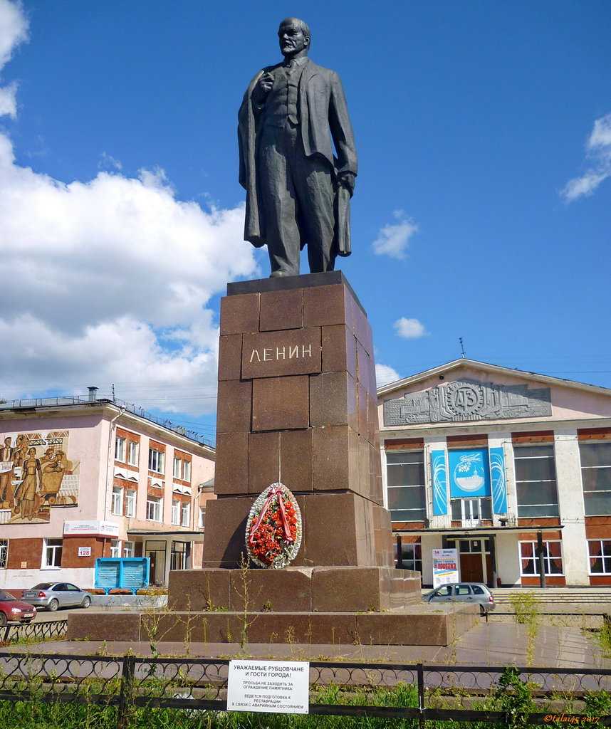 Памятник Ленину в Рубцовске