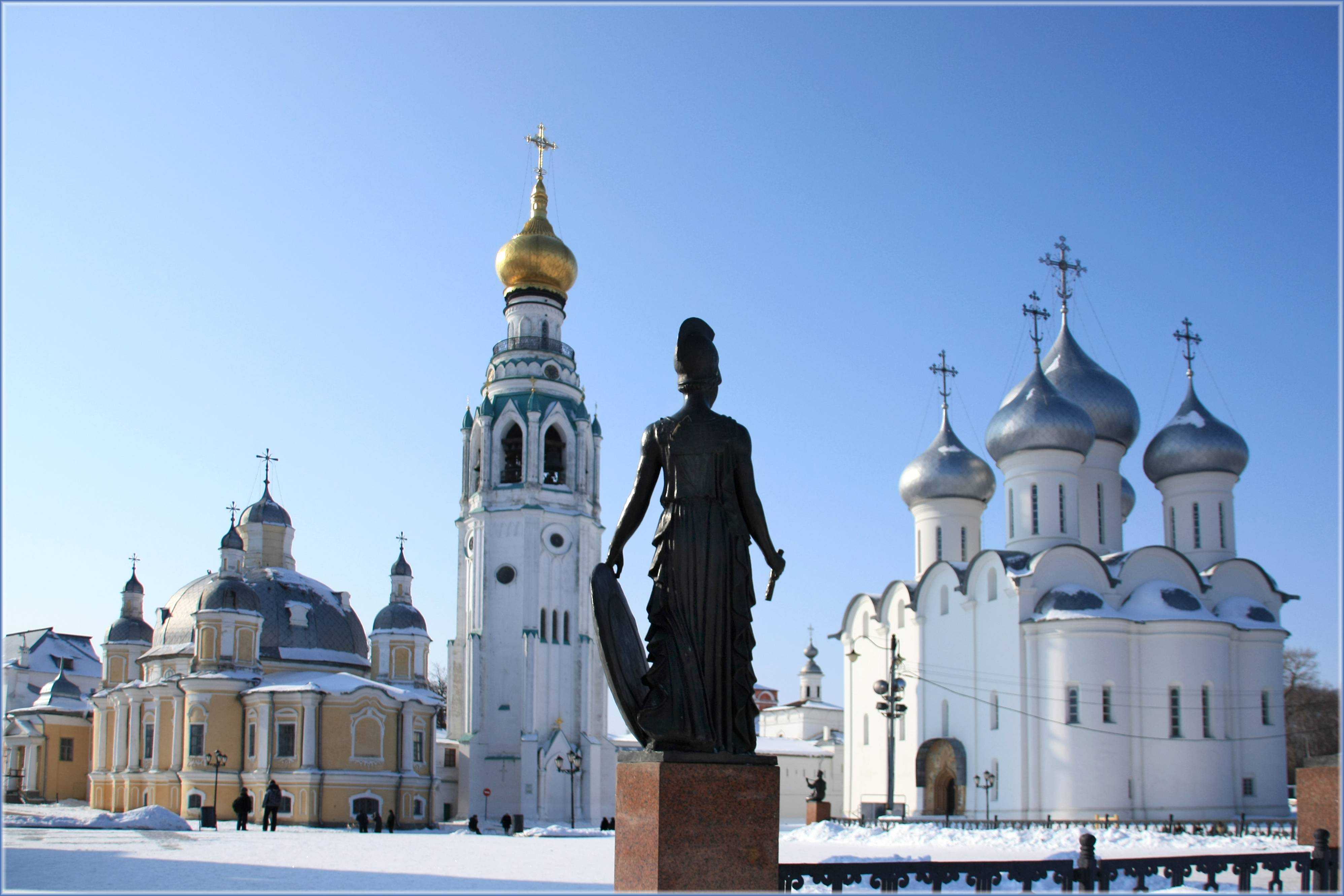 Фото достопримечательностей города город. Соборная площадь Вологда. Вологда Центральная площадь. Соборная площадь Вологда зимой. Храмы на Соборной площади Вологда.