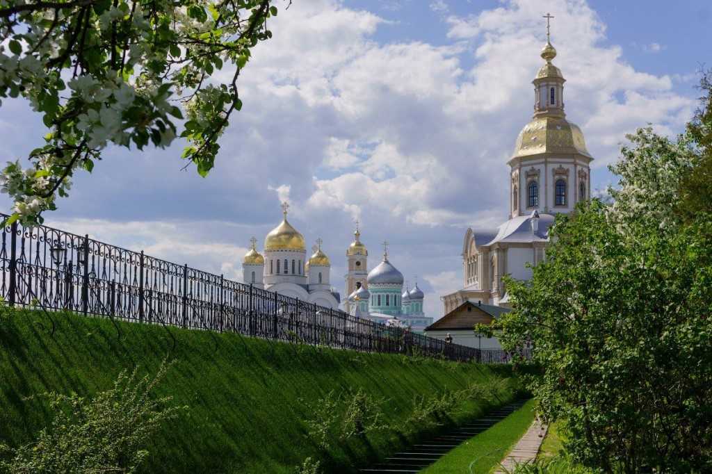 Поездка дивеево монастырь. Серафимо-Дивеевский монастырь канавка Богородицы. Дивеевский монастырь канавка.