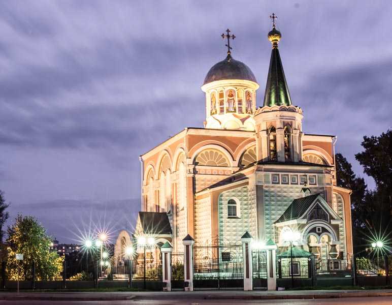 Где в абакане можно. Градо-Абаканский храм равноапостольных Константина и Елены. Абакан Градо Абаканский храма. Храм святых Елены и Константина в Абакане. Храм часовня Абакан Пушкина.