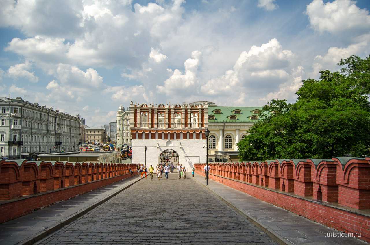 Как попасть в московский кремль, оружейную палату, алмазный фонд и большой кремлевский дворец в 2019 году