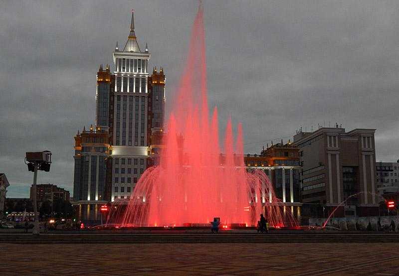 Саранск фотографии. Поющий фонтан Саранск. Саранск достопримечательности. Г Саранск фонтан Ограрева. Саранск МГУ фонтан.