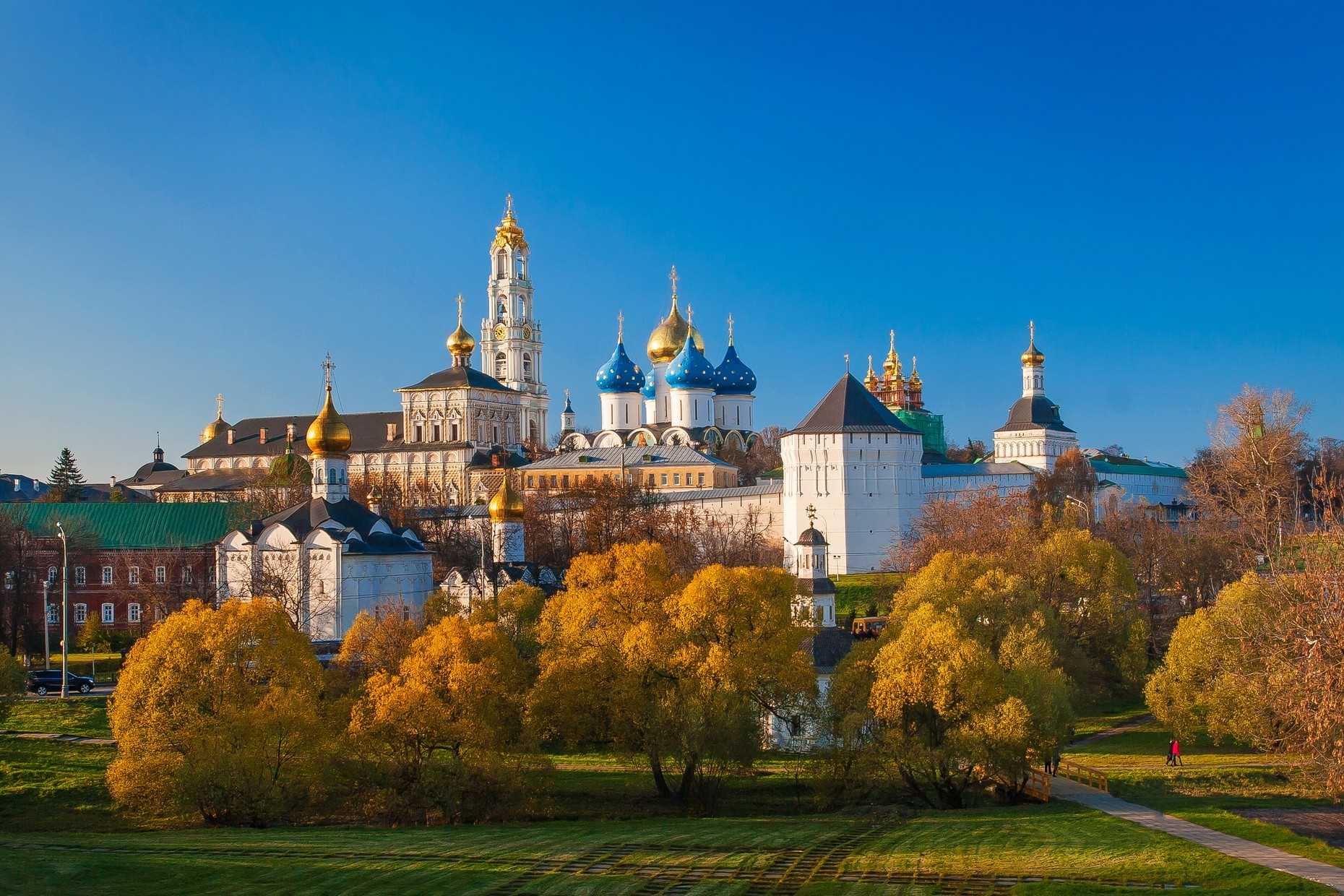 Расскажу про монастыри Москвы, что открыто, в каком состоянии территория и храмы, где есть трапезные, и про монастырские святыни