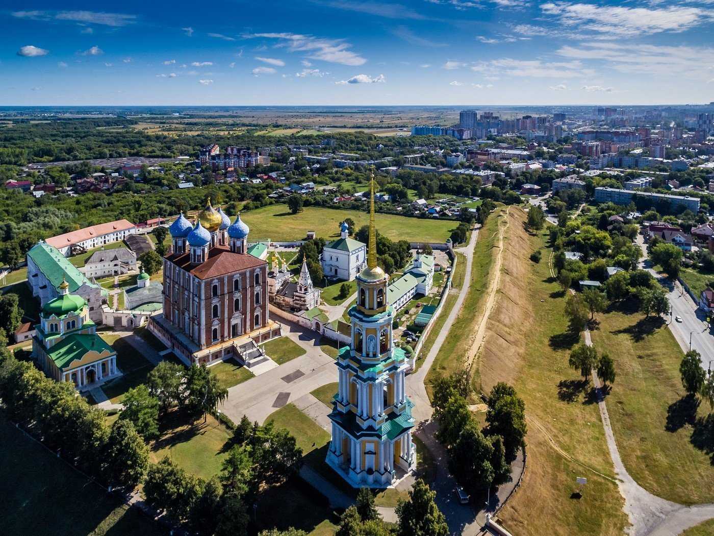 Куда сходить в рязани. Г.Рязань (Рязанский Кремль). Рязанский Кремль Рязань сверху. Рязанский Кремль с высоты птичьего полета. Рязанский Кремль вид сверху.