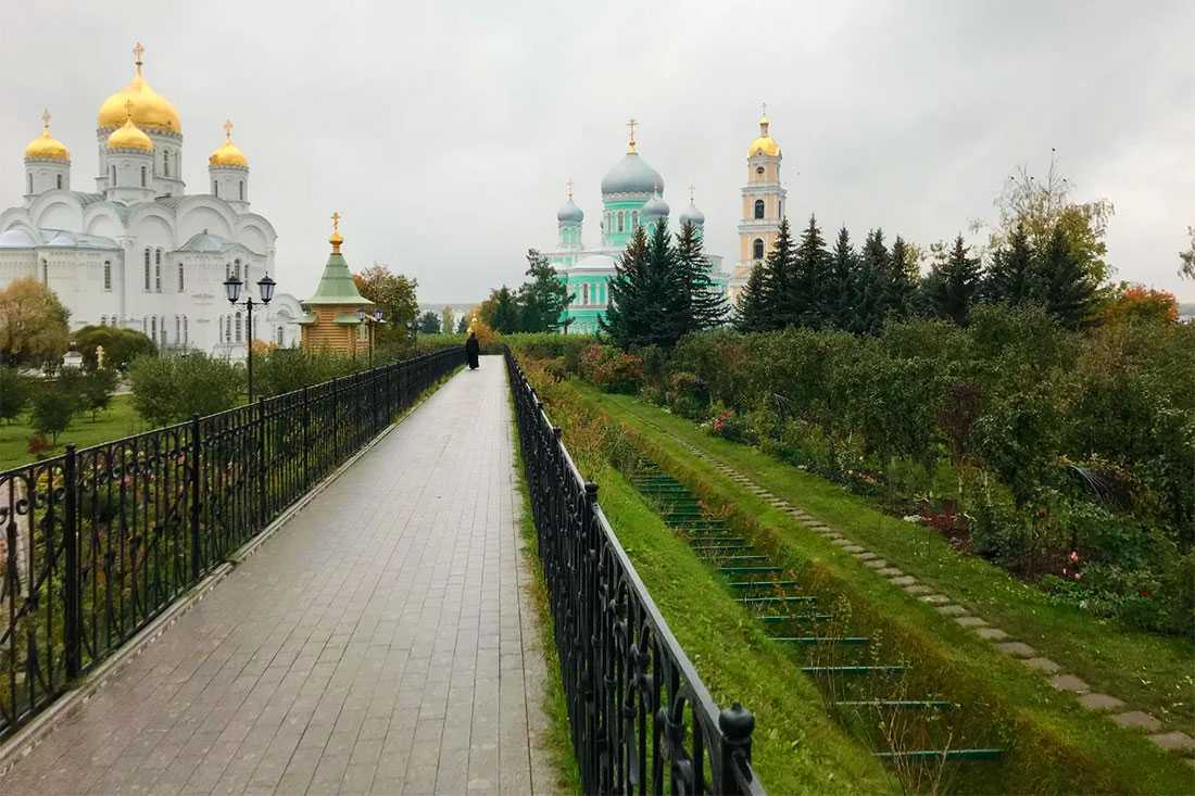 Дивеево монастырь квартиры. Серафимо-Дивеевский монастырь Святая канавка. Дивеевский монастырь канавка Богородицы.