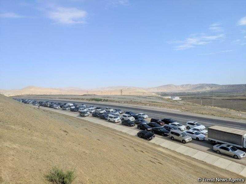 Въезд в Азербайджан. Въезд в Баку. Азербайджан пробки. Пробка на границе с Азербайджаном и Россией.