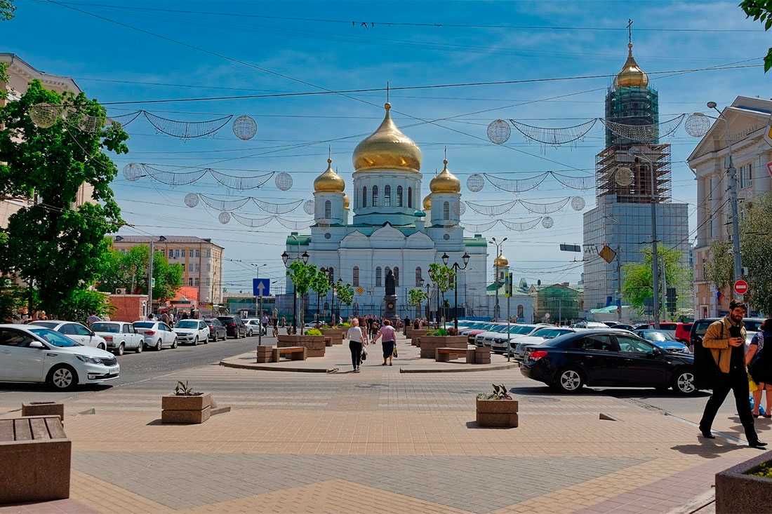Собор на Соборной площади Ростов на Дону