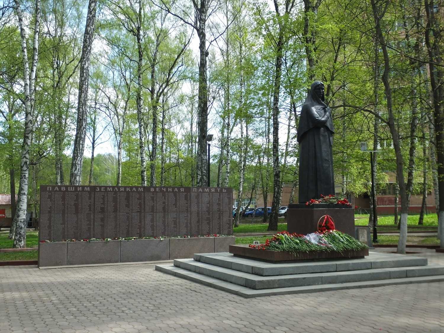 Памятник Циолковскому в Долгопрудном